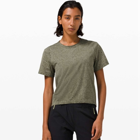 lululemon athletica Tops - Lululemon Skreppa Short Sleeve *lululemon lab
Army Green Bloom Dye Size Small